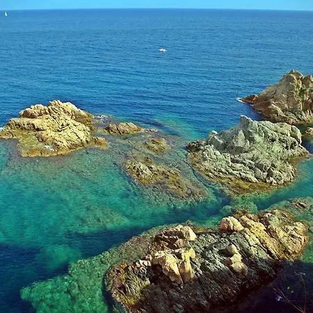 Apartment Nomad Haux In The Heart Of Tossa 4 *